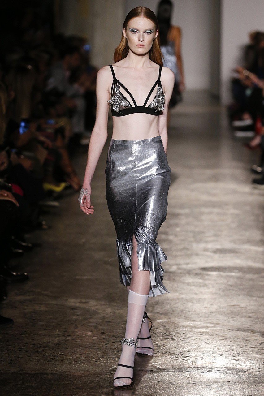 Γιατί να προτιμήσετε την pencil φούστα τη φετινή άνοιξη- Φωτογραφία 7