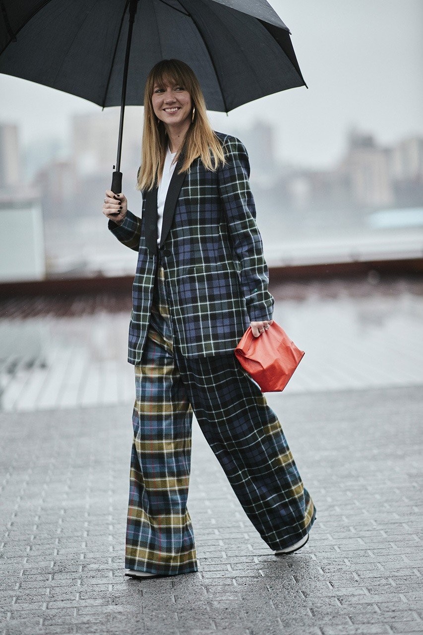 Τα NYFW street style looks που δε θα σταματάτε να χαζεύετε - Φωτογραφία 41