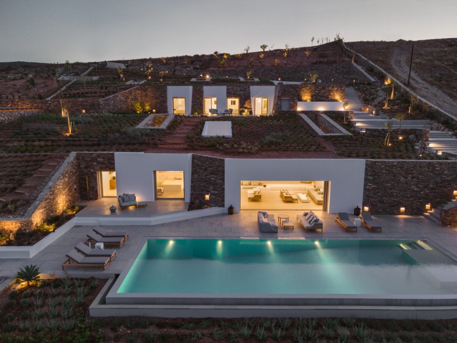 Αυτή η υπόσκαφη κατοικία στην Αντίπαρο μας βάζει κι επίσημα σε καλοκαιρινό mood- Φωτογραφία 1