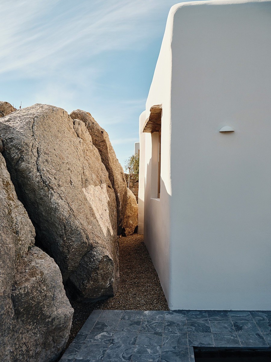 Η πολυτέλεια σμίγει αριστοτεχνικά με την ανεπιτήδευτη απλότητα σε αυτήν την breathtaking βίλα στη Μύκονο - Φωτογραφία 2