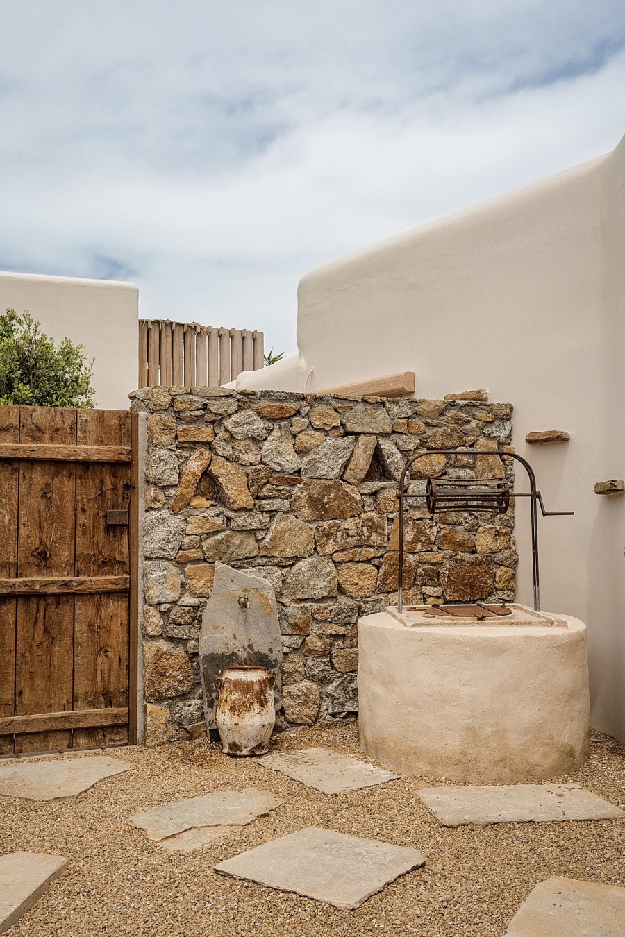 Η πολυτέλεια σμίγει αριστοτεχνικά με την ανεπιτήδευτη απλότητα σε αυτήν την breathtaking βίλα στη Μύκονο - Φωτογραφία 5