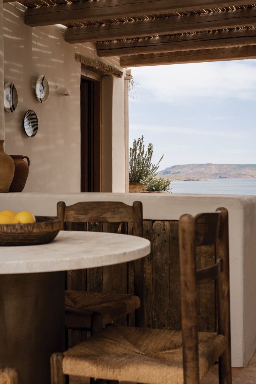 Η πολυτέλεια σμίγει αριστοτεχνικά με την ανεπιτήδευτη απλότητα σε αυτήν την breathtaking βίλα στη Μύκονο - Φωτογραφία 4