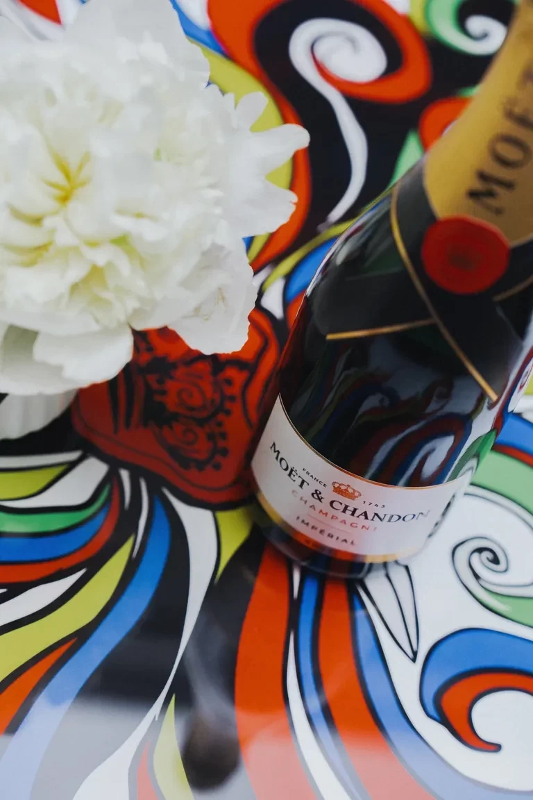 Moët in Paris by Alléno: Ένα πολύχρωμο pop-up εστιατόριο στην Πόλη του Φωτός που αλλάζει τα δεδομένα του fine dining- Φωτογραφία 2