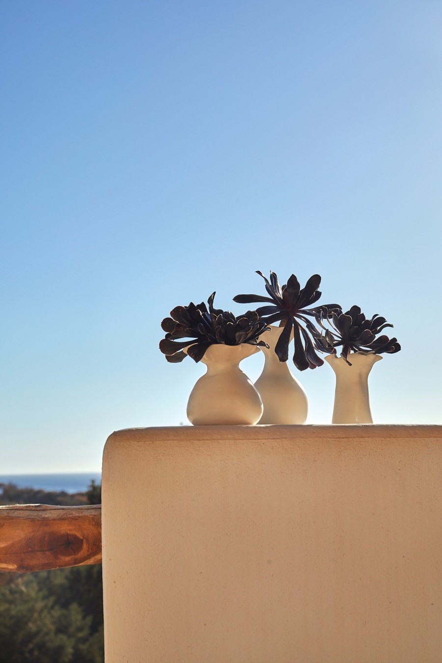 Living in Art: Η δημιουργική Deborah Brett μας ανοίγει το καλοκαιρινό καταφύγιό της στην Ίμπιζα - Φωτογραφία 1