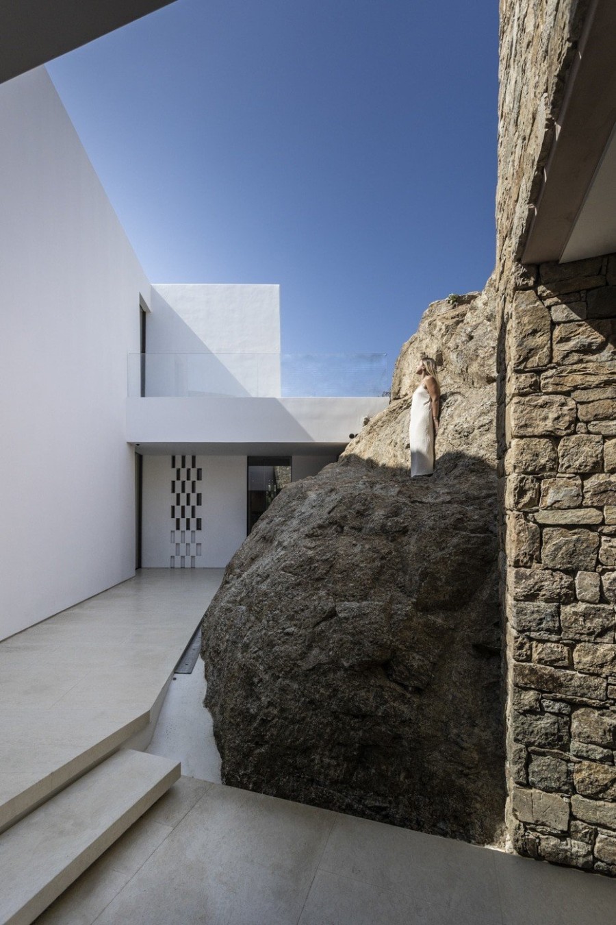 Μια εντυπωσιακή βίλα στη Μύκονο συνδυάζει αριστουργηματικά παράδοση και σύγχρονη τεχνολογία  - Φωτογραφία 1