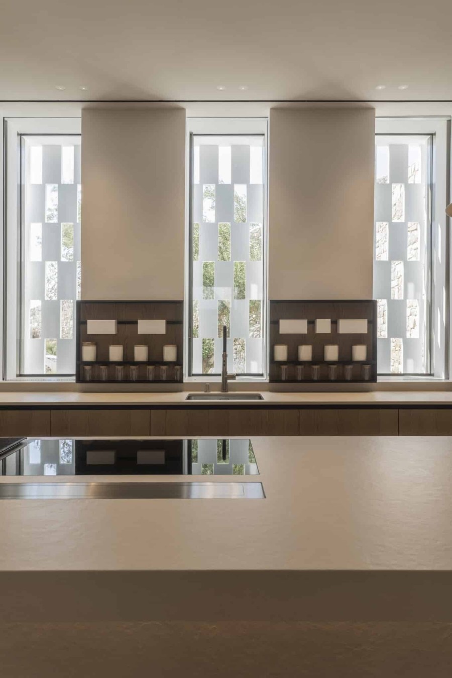 Μια εντυπωσιακή βίλα στη Μύκονο συνδυάζει αριστουργηματικά παράδοση και σύγχρονη τεχνολογία  - Φωτογραφία 4