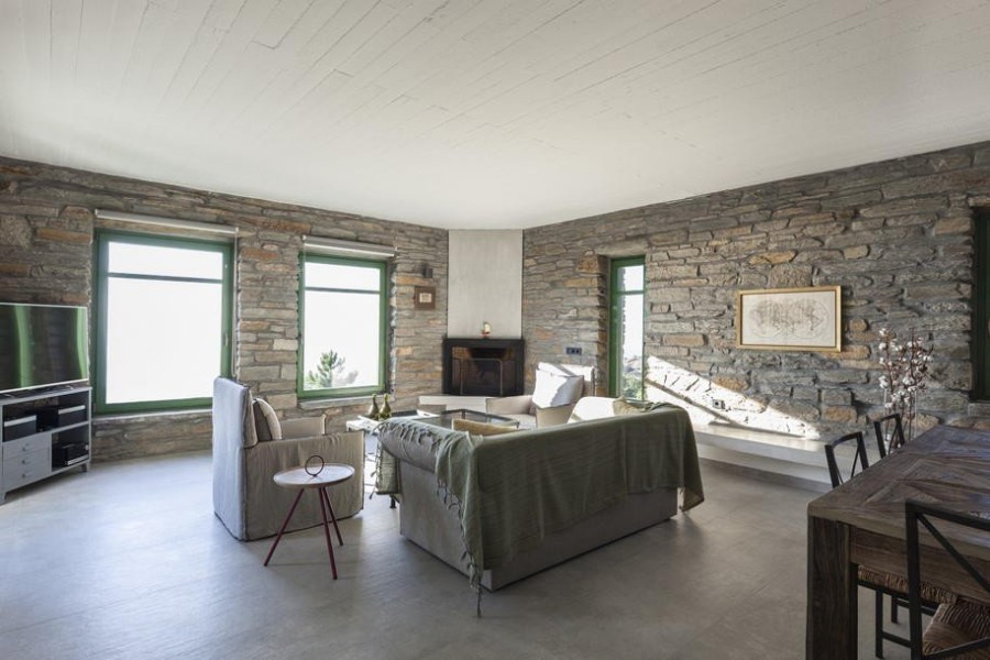 Μια πέτρινη εξοχική κατοικία στην Τζιά μετατρέπεται στο απόλυτο καλοκαιρινό όνειρο- Φωτογραφία 10