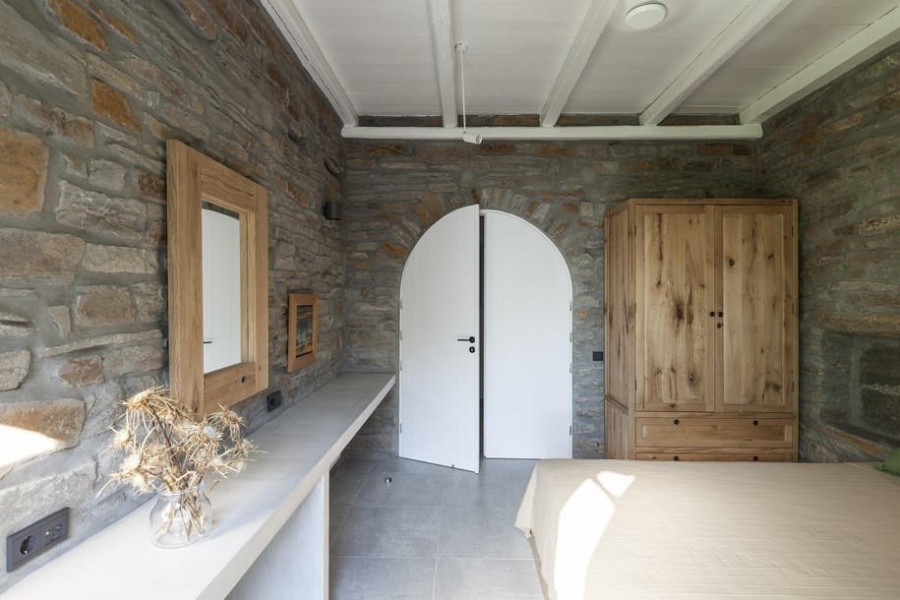 Μια πέτρινη εξοχική κατοικία στην Τζιά μετατρέπεται στο απόλυτο καλοκαιρινό όνειρο- Φωτογραφία 11