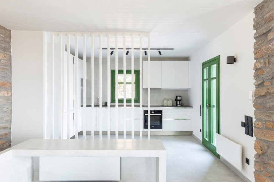 Μια πέτρινη εξοχική κατοικία στην Τζιά μετατρέπεται στο απόλυτο καλοκαιρινό όνειρο- Φωτογραφία 4