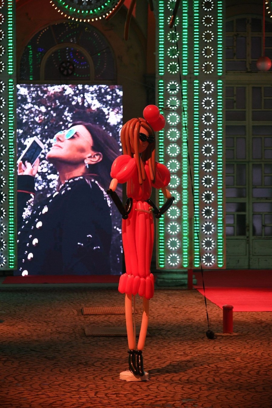 Μια διαφορετική δημοπρασία από την Anna dello Russo - Φωτογραφία 16