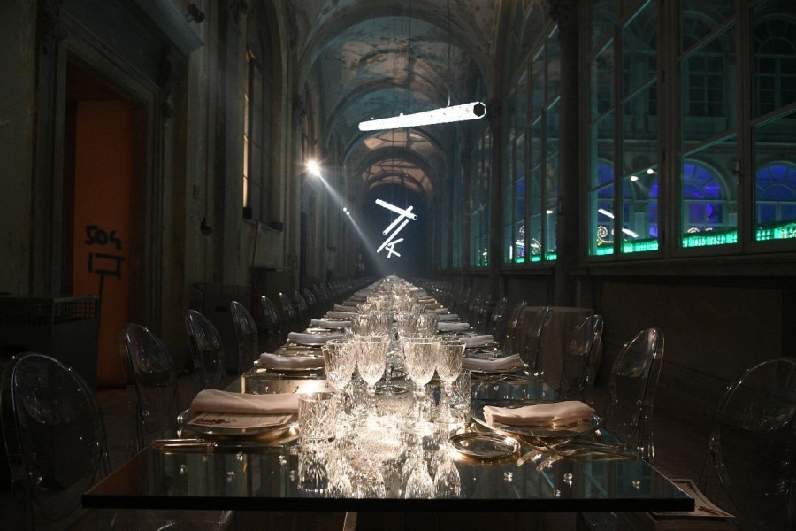 Μια διαφορετική δημοπρασία από την Anna dello Russo - Φωτογραφία 5