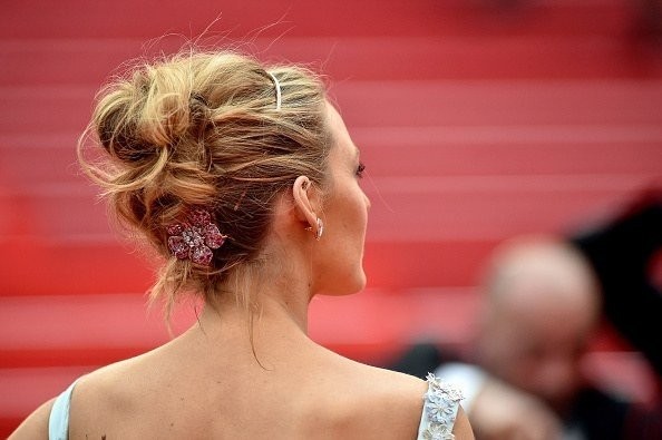 Updo με αξεσουάρ