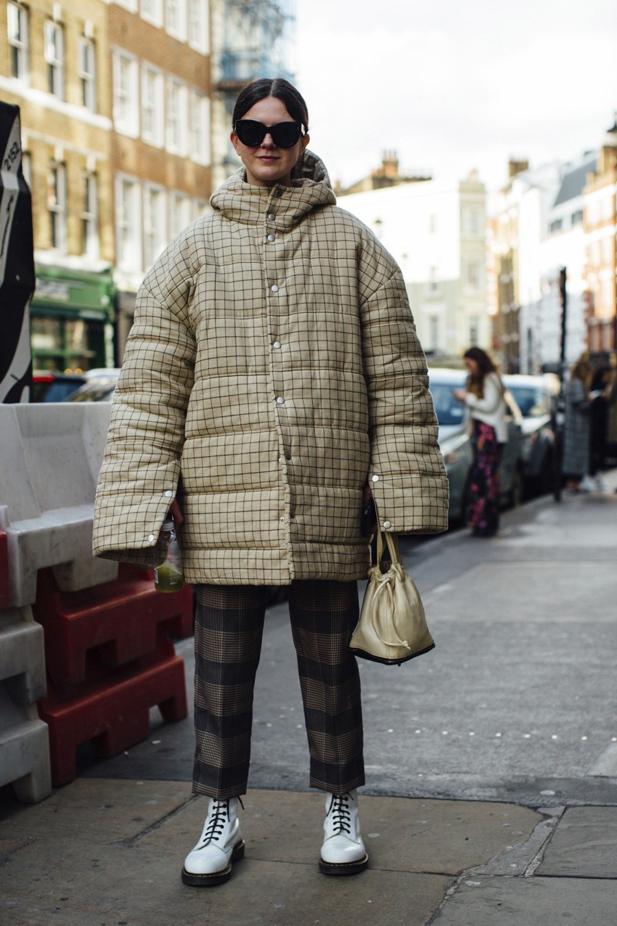 Οι street style εμφανίσεις από το LFW που θα θέλετε να αντιγράψετε - Φωτογραφία 14