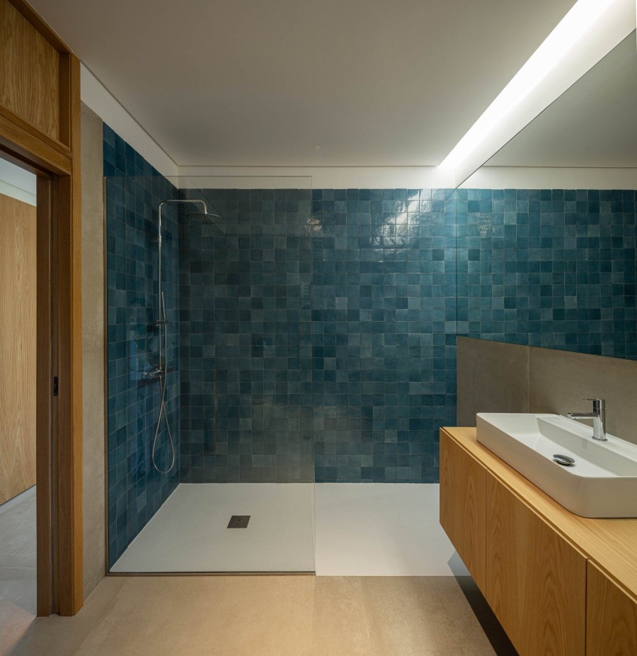 Μια κατοικία χτισμένη στην πλαγιά ενός λόφου της Πορτογαλίας είναι υπόδειγμα βιωσιμότητας- Φωτογραφία 4