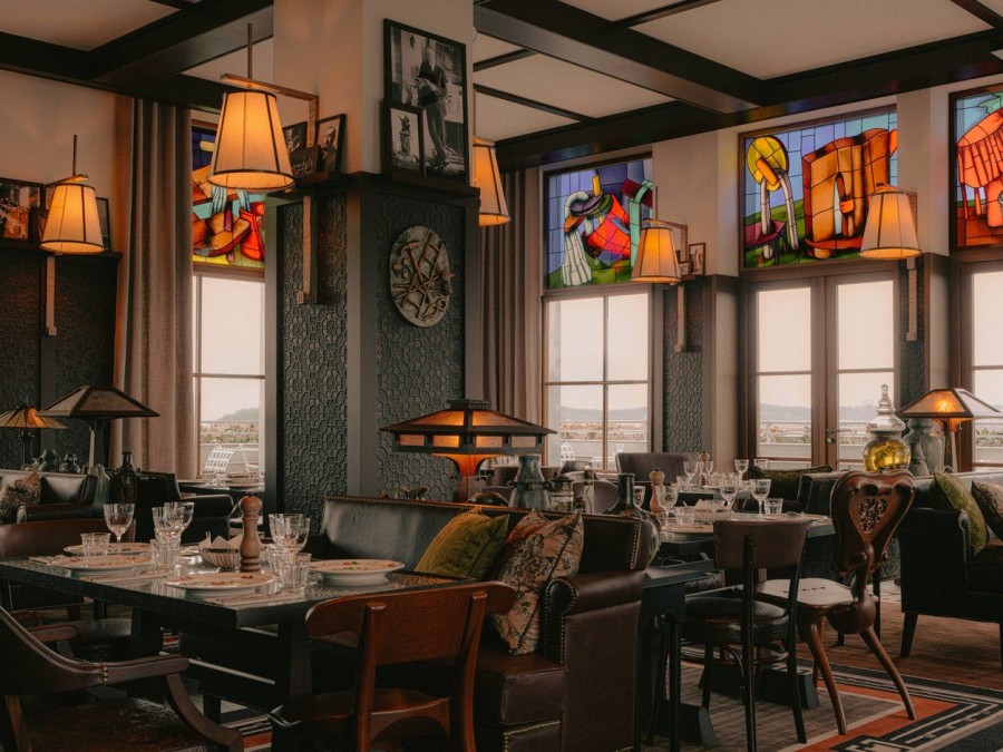 Ο Philippe Starck υπογράφει σχεδιαστικά το νέο ξενοδοχείο Maison Heler στη Γαλλία, ένα σουρεαλιστικό κτίριο του 19ου αιώνα - Φωτογραφία 5