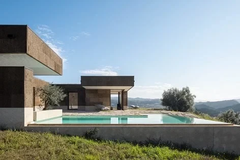 Μια κατοικία χτισμένη στην πλαγιά ενός λόφου της Πορτογαλίας είναι υπόδειγμα βιωσιμότητας- Φωτογραφία 2