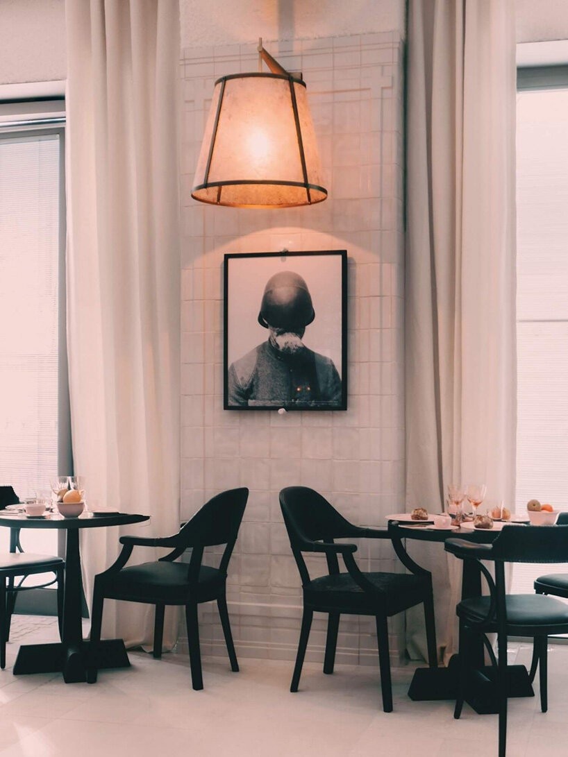 Ο Philippe Starck υπογράφει σχεδιαστικά το νέο ξενοδοχείο Maison Heler στη Γαλλία, ένα σουρεαλιστικό κτίριο του 19ου αιώνα - Φωτογραφία 1