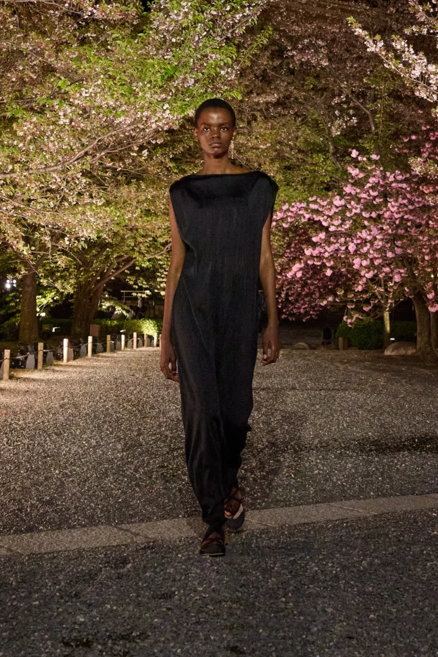 Fall 2025: Ο Dior παρουσίασε τη νέα του συλλογή στην Ιαπωνία σε ένα ανεπανάληπτο σκηνικό - Φωτογραφία 5