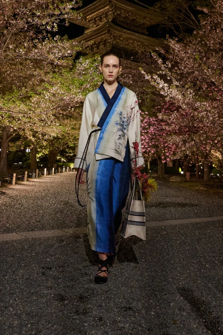 Fall 2025: Ο Dior παρουσίασε τη νέα του συλλογή στην Ιαπωνία σε ένα ανεπανάληπτο σκηνικό - Φωτογραφία 14