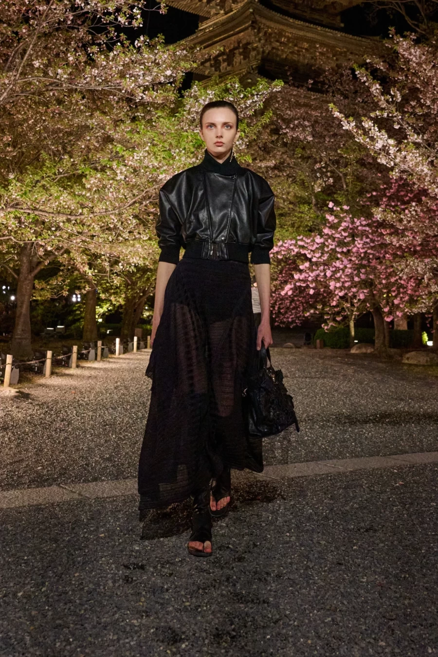 Fall 2025: Ο Dior παρουσίασε τη νέα του συλλογή στην Ιαπωνία σε ένα ανεπανάληπτο σκηνικό - Φωτογραφία 17