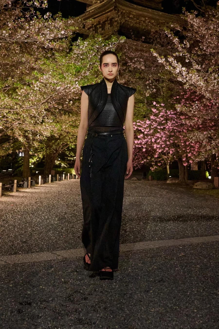 Fall 2025: Ο Dior παρουσίασε τη νέα του συλλογή στην Ιαπωνία σε ένα ανεπανάληπτο σκηνικό - Φωτογραφία 22