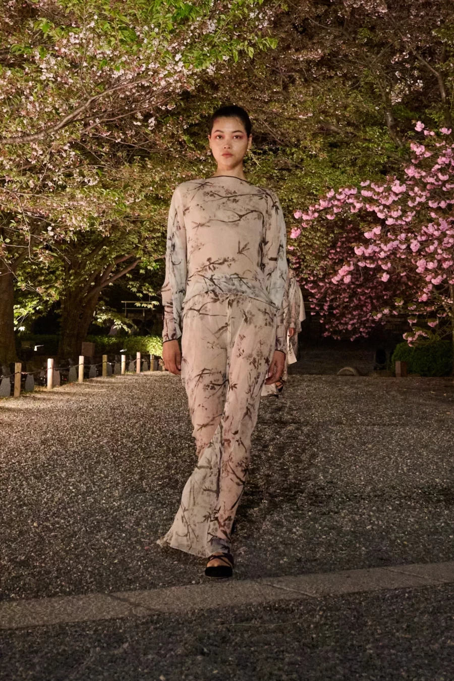 Fall 2025: Ο Dior παρουσίασε τη νέα του συλλογή στην Ιαπωνία σε ένα ανεπανάληπτο σκηνικό - Φωτογραφία 23