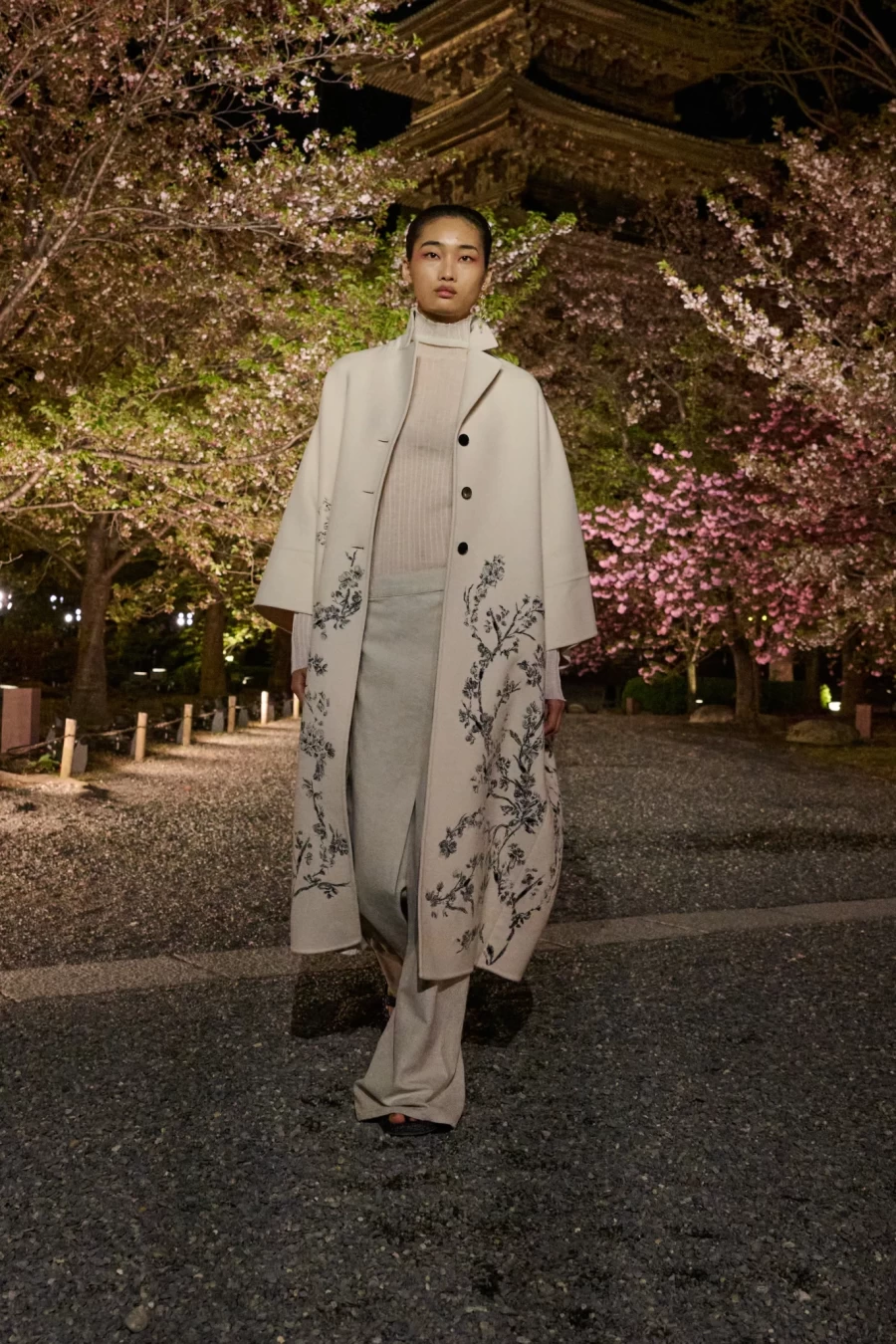 Fall 2025: Ο Dior παρουσίασε τη νέα του συλλογή στην Ιαπωνία σε ένα ανεπανάληπτο σκηνικό - Φωτογραφία 24