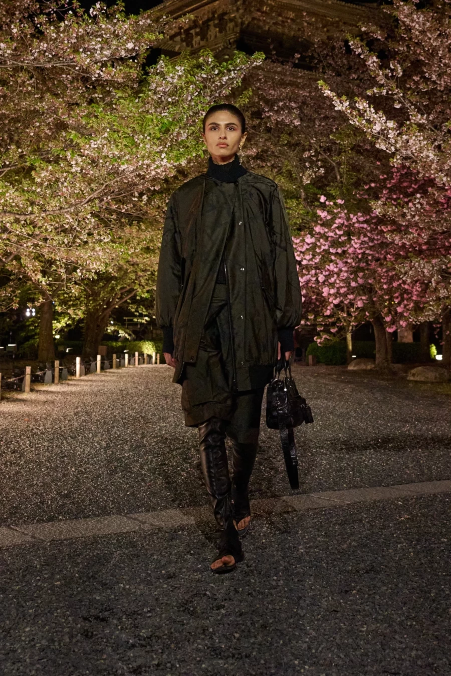 Fall 2025: Ο Dior παρουσίασε τη νέα του συλλογή στην Ιαπωνία σε ένα ανεπανάληπτο σκηνικό - Φωτογραφία 25