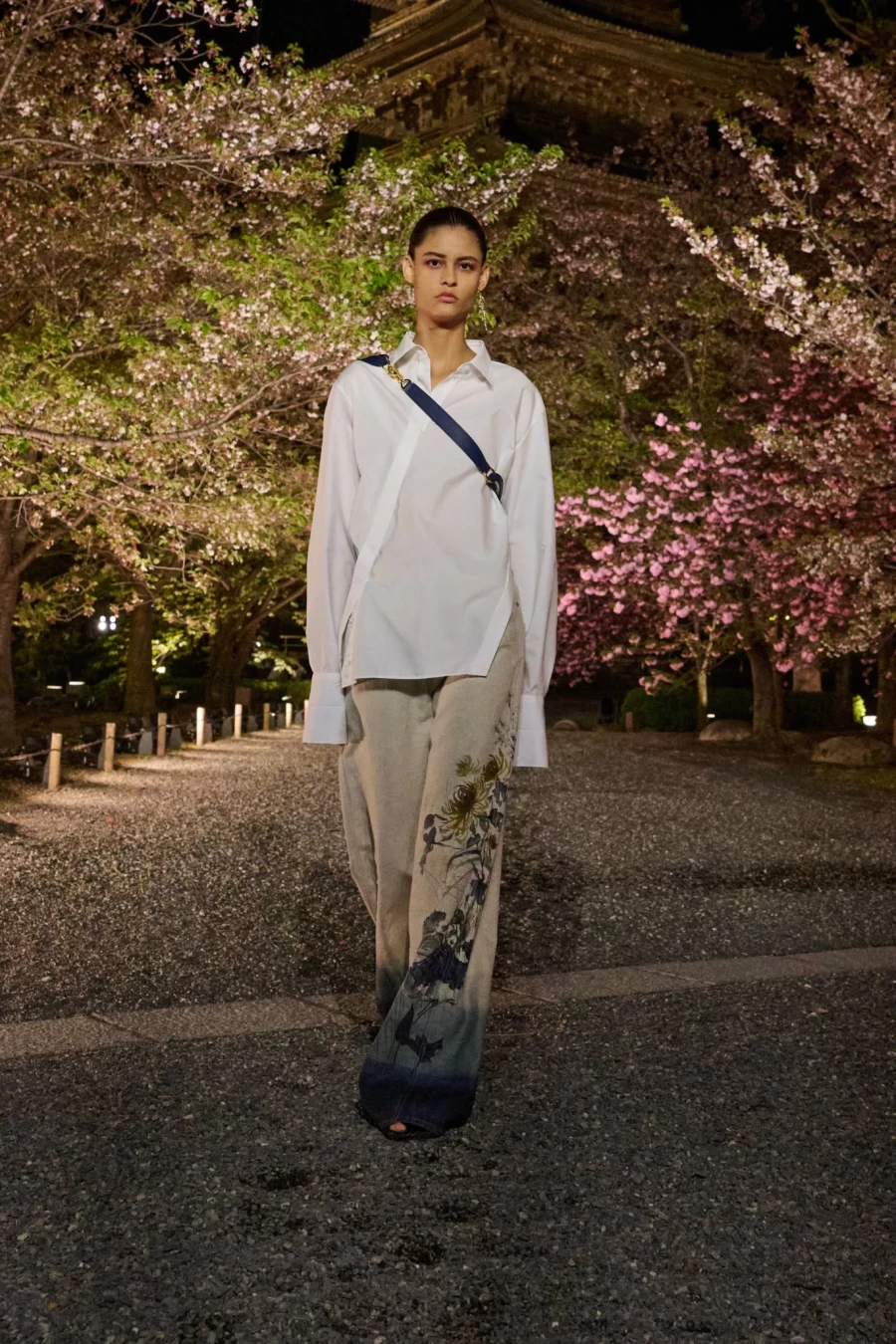 Fall 2025: Ο Dior παρουσίασε τη νέα του συλλογή στην Ιαπωνία σε ένα ανεπανάληπτο σκηνικό - Φωτογραφία 32