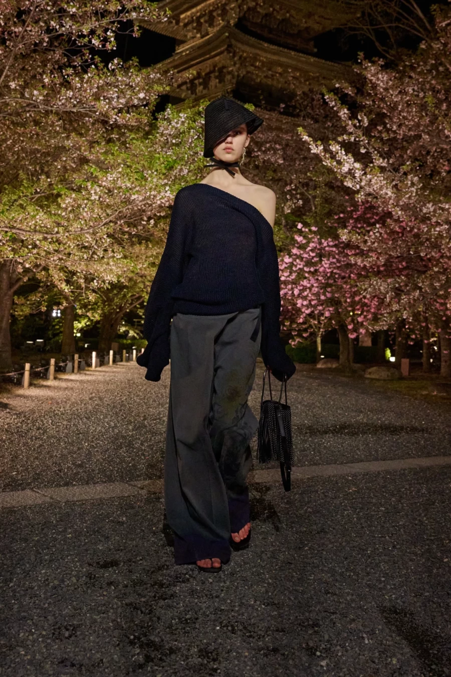 Fall 2025: Ο Dior παρουσίασε τη νέα του συλλογή στην Ιαπωνία σε ένα ανεπανάληπτο σκηνικό - Φωτογραφία 36