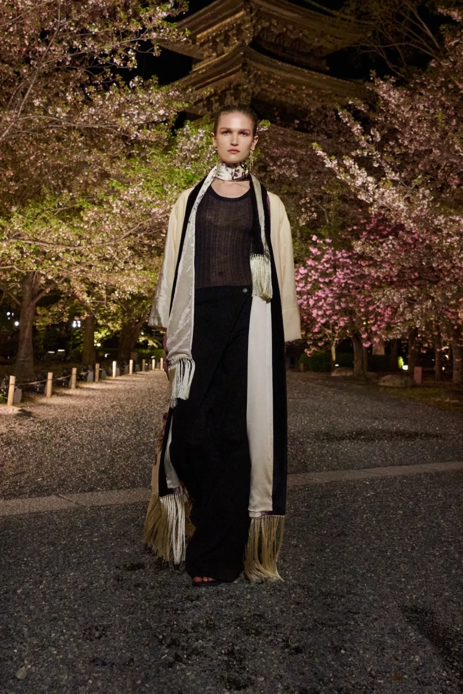 Fall 2025: Ο Dior παρουσίασε τη νέα του συλλογή στην Ιαπωνία σε ένα ανεπανάληπτο σκηνικό - Φωτογραφία 47