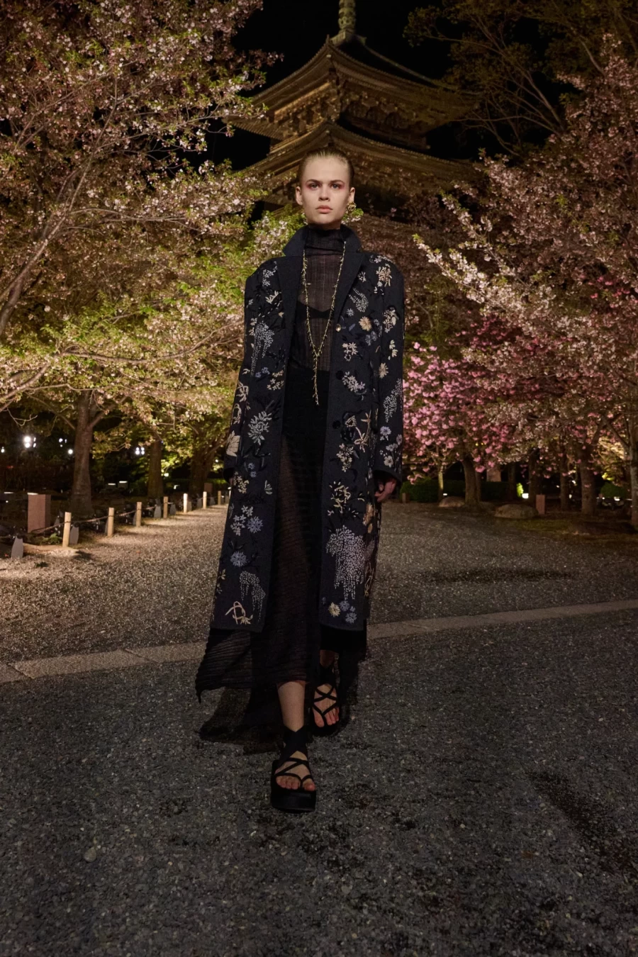 Fall 2025: Ο Dior παρουσίασε τη νέα του συλλογή στην Ιαπωνία σε ένα ανεπανάληπτο σκηνικό - Φωτογραφία 49