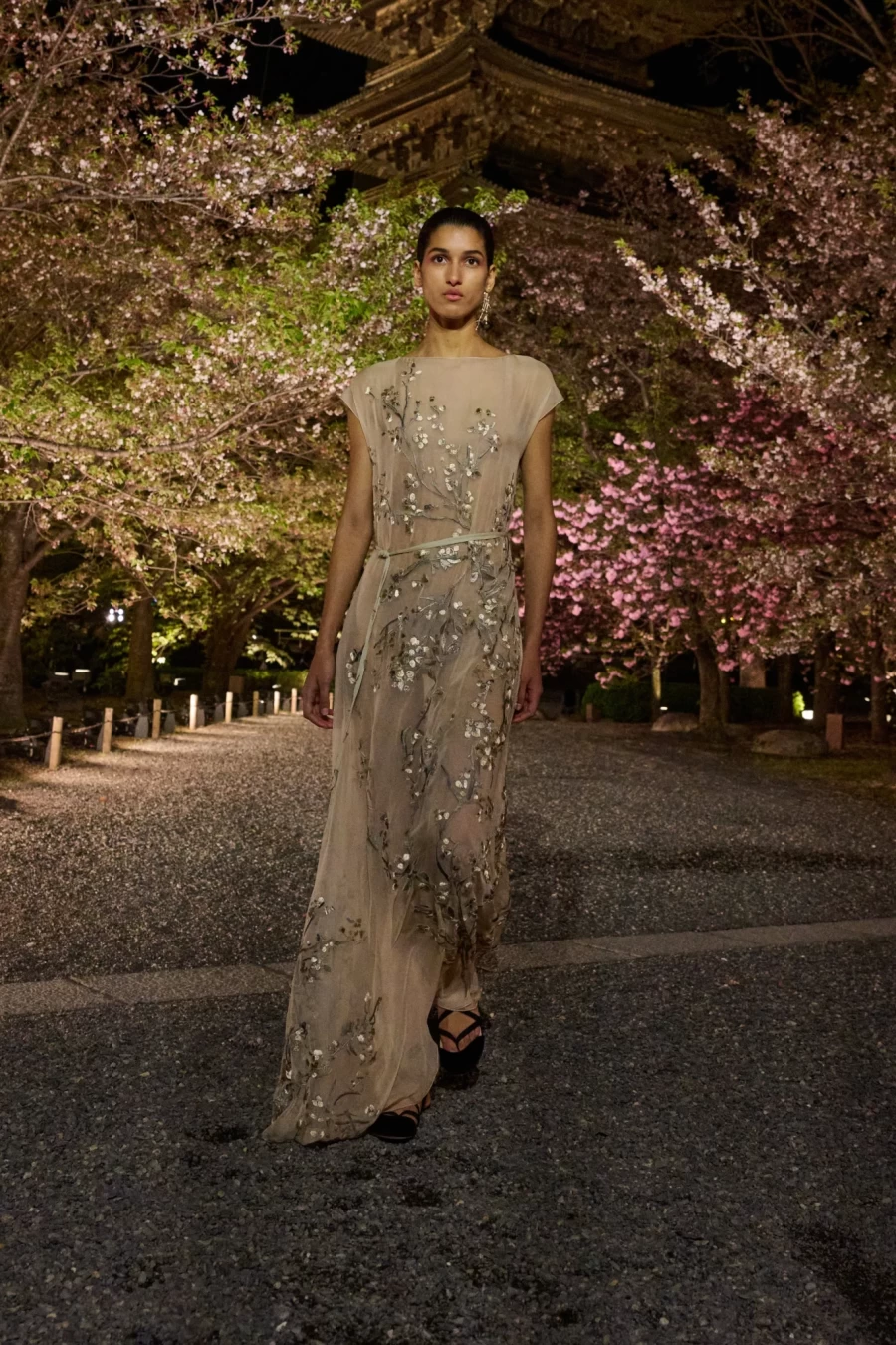 Fall 2025: Ο Dior παρουσίασε τη νέα του συλλογή στην Ιαπωνία σε ένα ανεπανάληπτο σκηνικό - Φωτογραφία 60