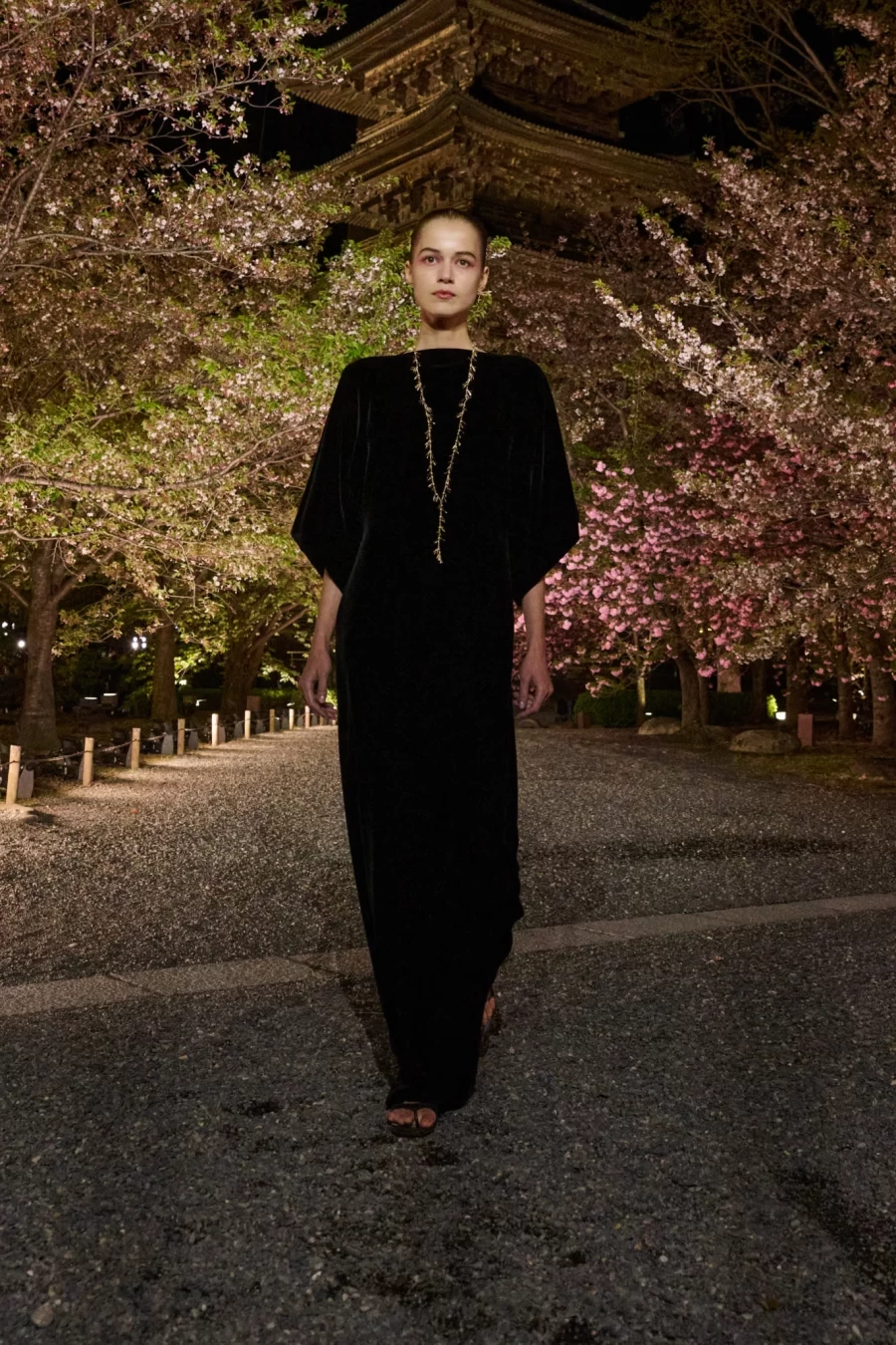 Fall 2025: Ο Dior παρουσίασε τη νέα του συλλογή στην Ιαπωνία σε ένα ανεπανάληπτο σκηνικό - Φωτογραφία 57