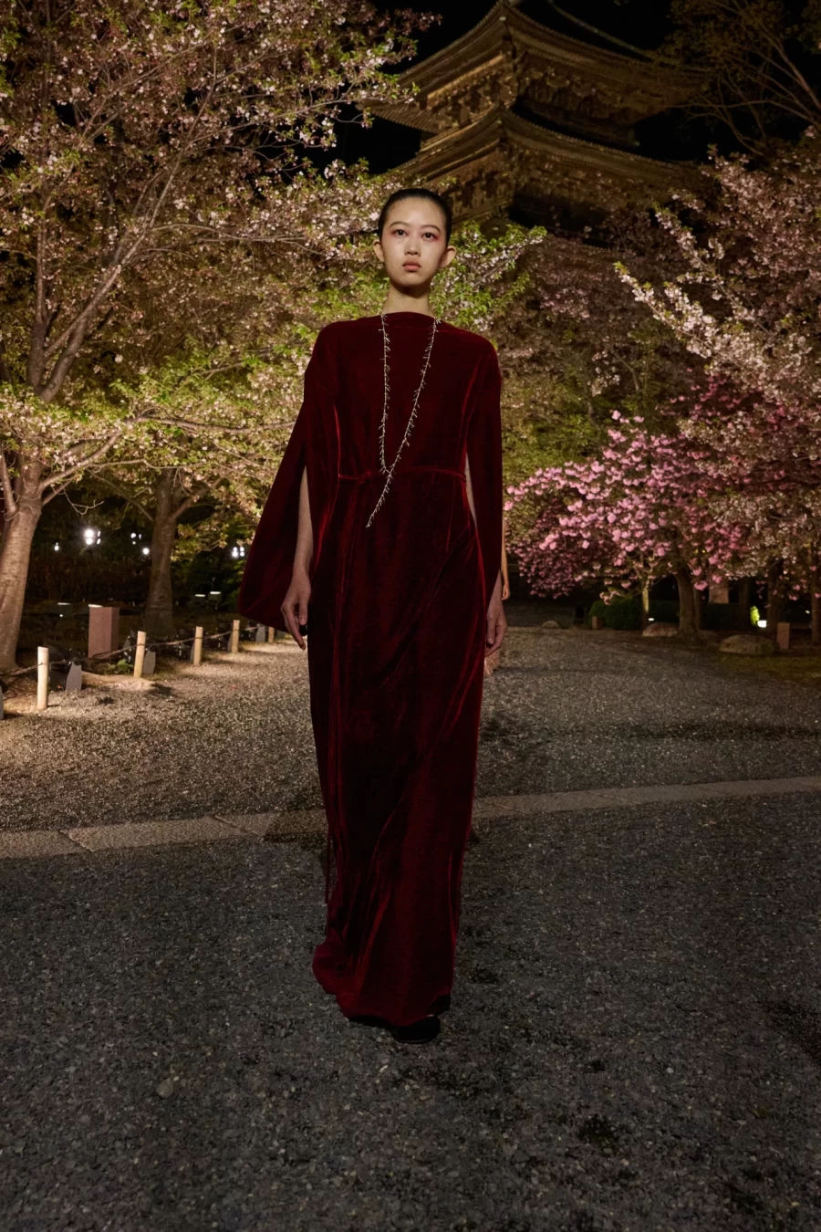 Fall 2025: Ο Dior παρουσίασε τη νέα του συλλογή στην Ιαπωνία σε ένα ανεπανάληπτο σκηνικό - Φωτογραφία 56