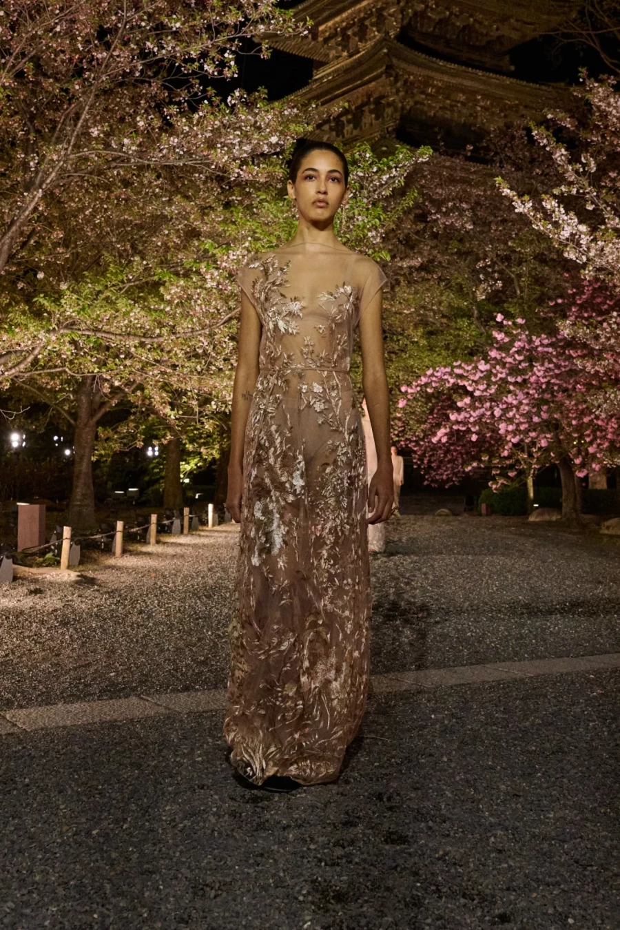 Fall 2025: Ο Dior παρουσίασε τη νέα του συλλογή στην Ιαπωνία σε ένα ανεπανάληπτο σκηνικό - Φωτογραφία 61