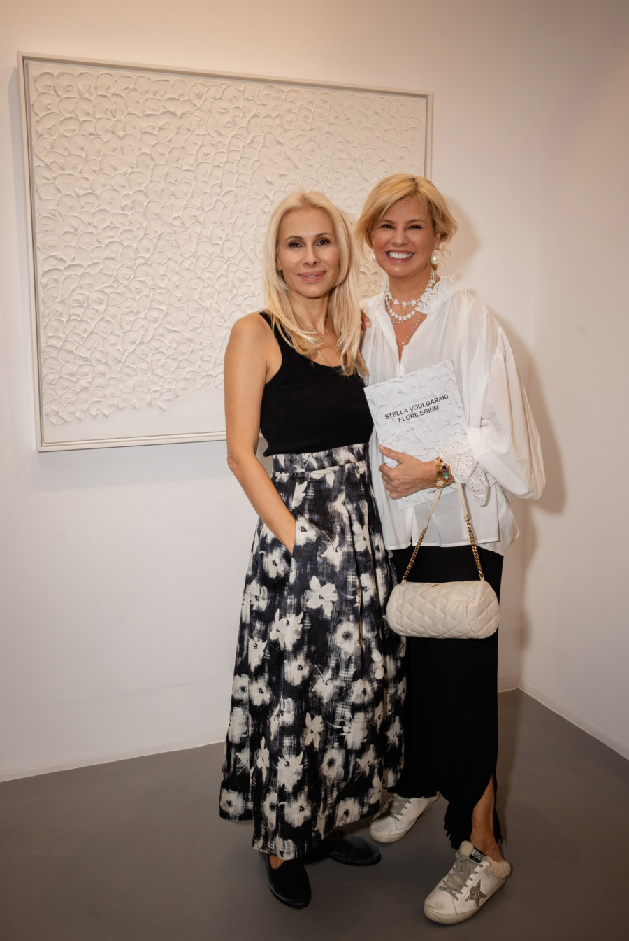 Florilegium: Η νέα έκθεση της  Στέλλας Βουλγαράκη «άνθισε» στη Roma Gallery της Αθήνας - Φωτογραφία 7