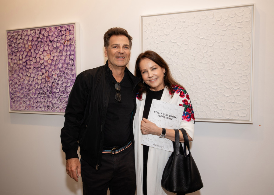 Florilegium: Η νέα έκθεση της  Στέλλας Βουλγαράκη «άνθισε» στη Roma Gallery της Αθήνας - Φωτογραφία 8