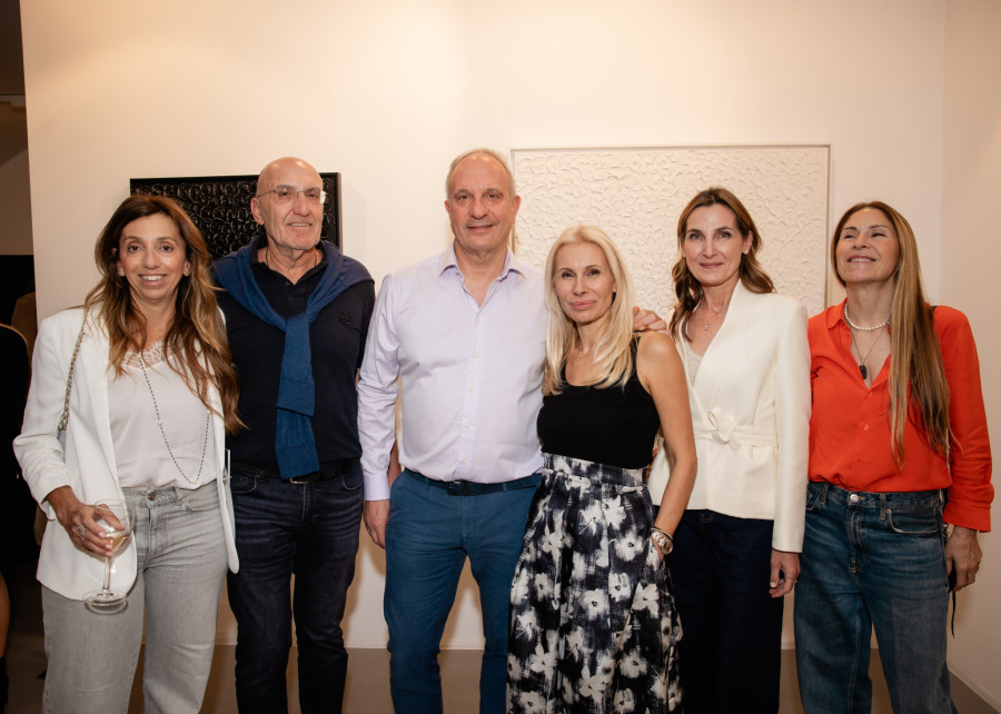 Florilegium: Η νέα έκθεση της  Στέλλας Βουλγαράκη «άνθισε» στη Roma Gallery της Αθήνας - Φωτογραφία 17