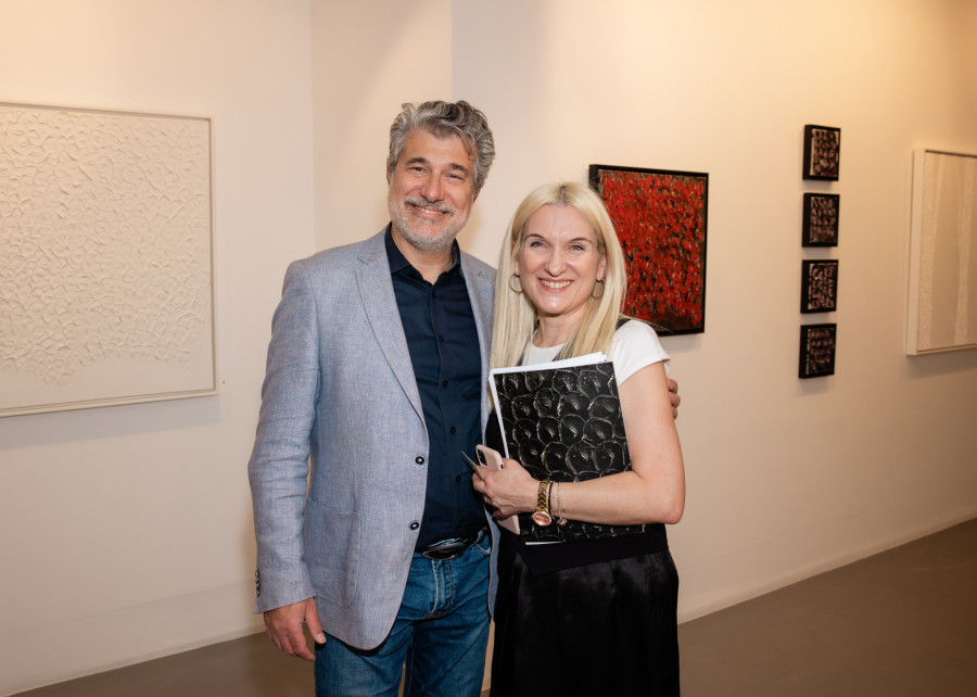 Florilegium: Η νέα έκθεση της  Στέλλας Βουλγαράκη «άνθισε» στη Roma Gallery της Αθήνας - Φωτογραφία 16