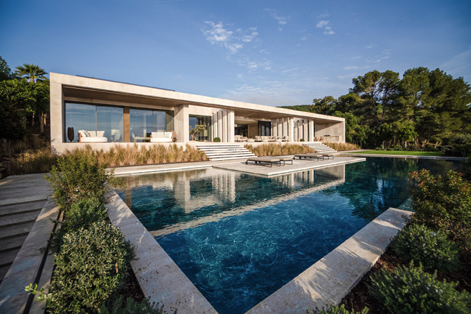 H βίλα Tai είναι ﻿ένα εντυπωσιακό παράδειγμα σύγχρονης αρχιτεκτονικής που ενσωματώνεται άψογα με το φυσικό περιβάλλον- Φωτογραφία 1