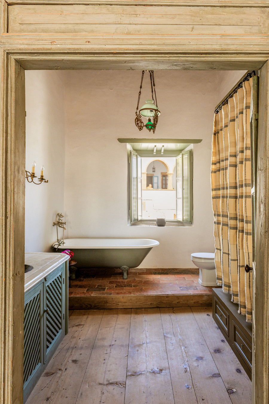 Η interior designer Λήδα Αθανασοπούλου μας παρουσιάζει την υπέροχη κατοικία της στην Πάτμο που σέβεται απόλυτα την παράδοση- Φωτογραφία 1