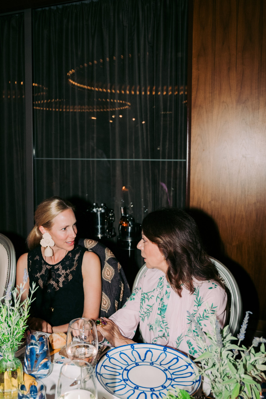 Η Θέμις Ζουγανέλη υποδέχθηκε στην Αθήνα την Cordelia de Castellane σε ένα μοναδικό dinner - ύμνο στο art de la table με φόντο την φωτισμένη Ακρόπολη- Φωτογραφία 7