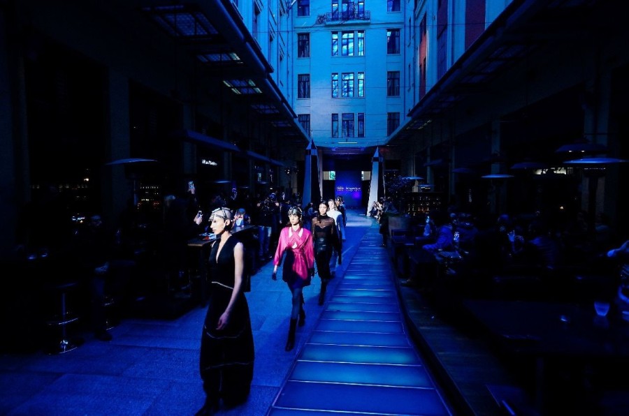 Το μεγάλο φινάλε και οι καλεσμένοι που ξεχώρισαν στην Εβδομάδα Μόδας- Φωτογραφία 4