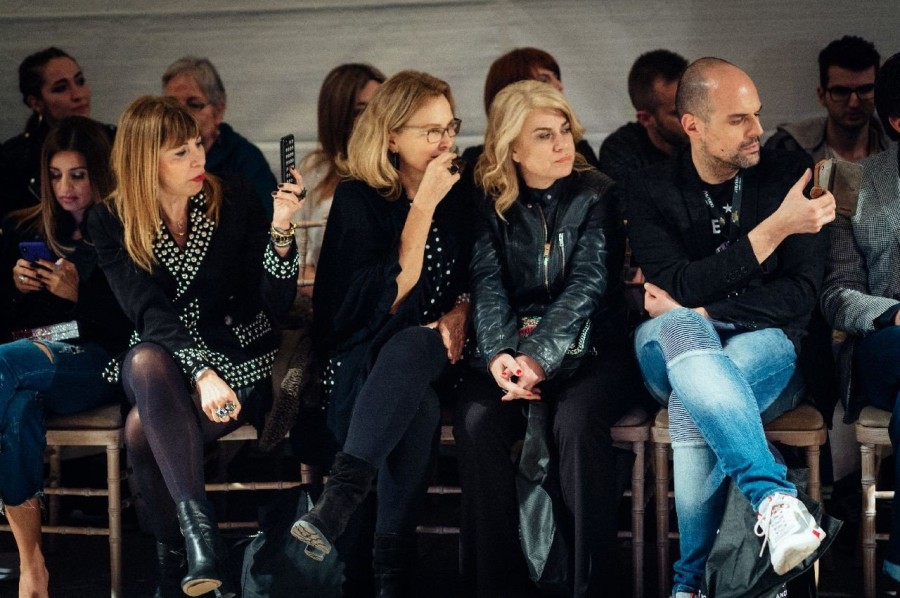 Το μεγάλο φινάλε και οι καλεσμένοι που ξεχώρισαν στην Εβδομάδα Μόδας- Φωτογραφία 26