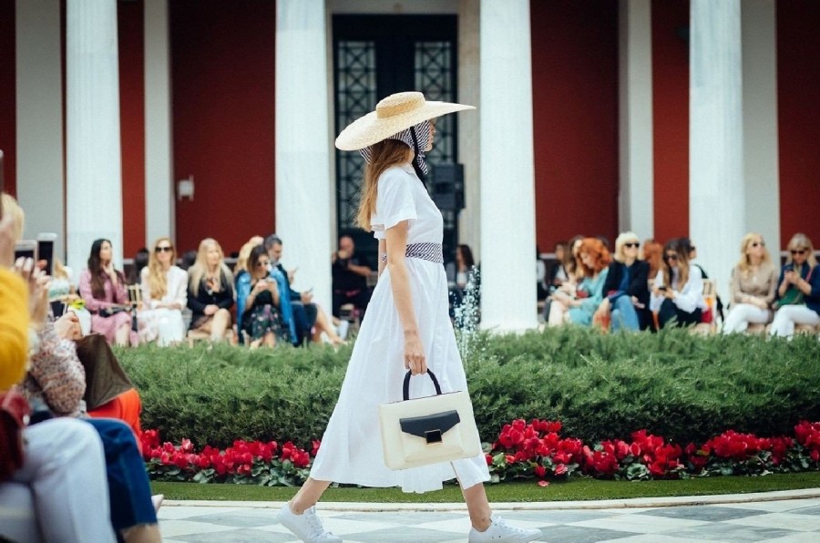 Το μεγάλο φινάλε και οι καλεσμένοι που ξεχώρισαν στην Εβδομάδα Μόδας- Φωτογραφία 2