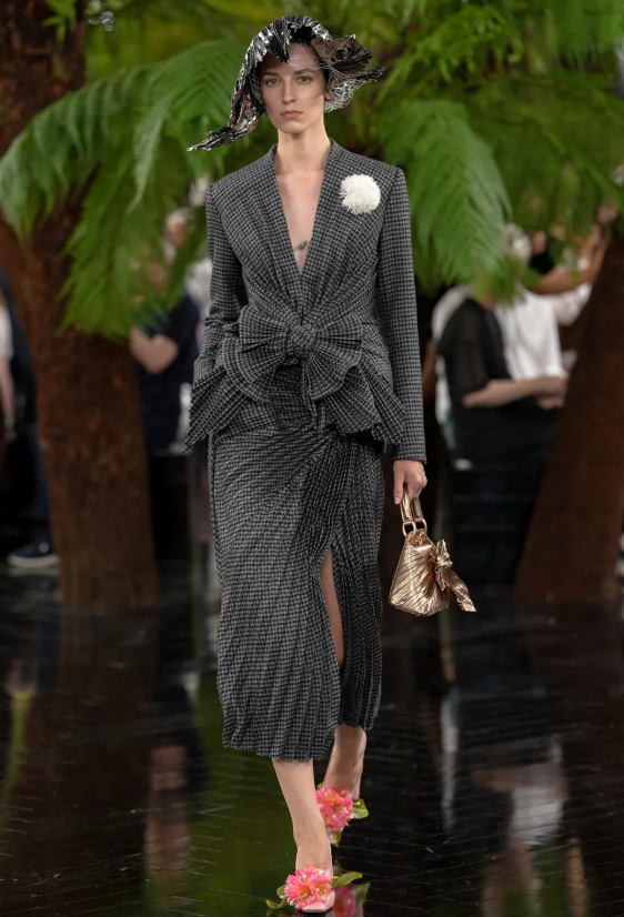 Ο κήπος του Anderson ανθίζει ξανά: Dior Haute Couture Fall/Winter '26- Φωτογραφία 10