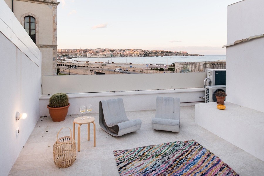 Tα χρώματα της Μεσογείου εμπνέουν το Diptych house στη Σικελία- Φωτογραφία 2