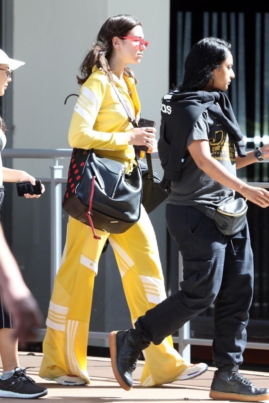 Monochromatic outift