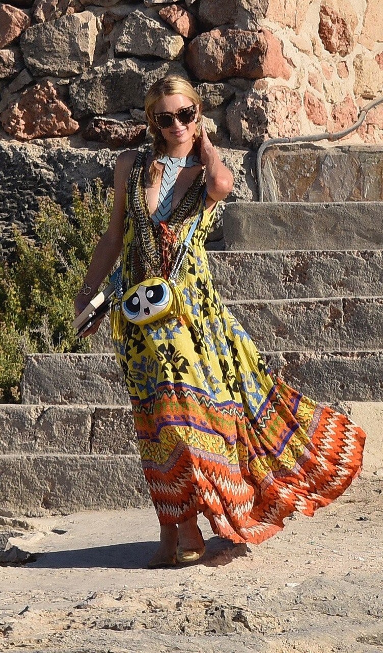 Vacation Mood: τι φοράνε οι celebrities στις διακοπές τους- Φωτογραφία 16